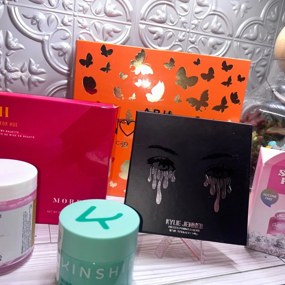 High end Makeup & Skincare Bundle - Picture 2 of 8